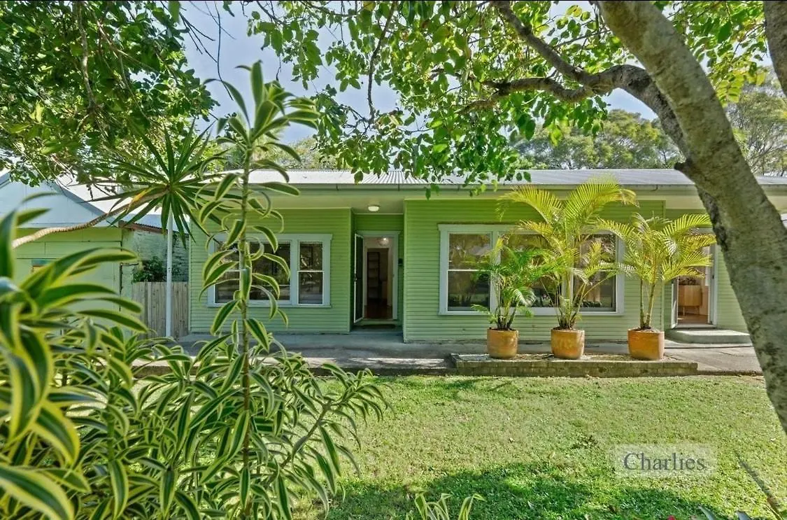 Charlie\'S Beach House location